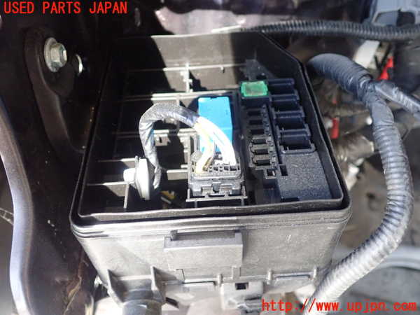 5UPJ-19826741]ノアハイブリッド(ヴォクシーハイブリッド)(ZWR80G)ヒューズボックス1 中古_m0002.jpg