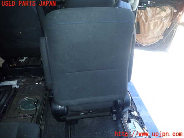 5UPJ-19827145]ノアハイブリッド(ヴォクシーハイブリッド)(ZWR80G)右2列目シート 中古_m0003.jpg