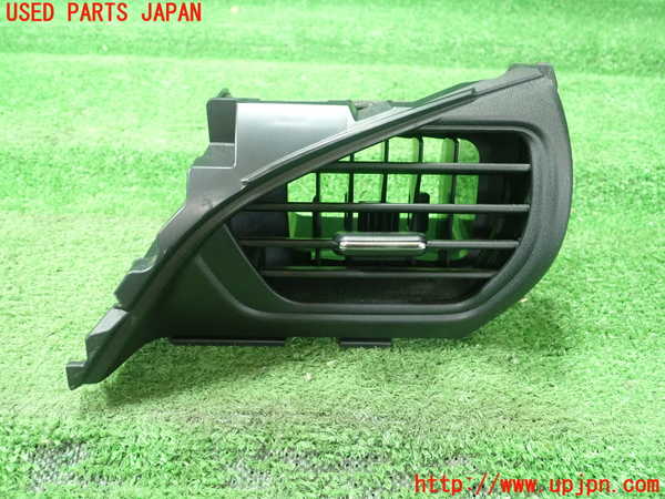 5UPJ-19827526]ノアハイブリッド(ヴォクシーハイブリッド)(ZWR80G)エアコン吹き出し口1 (右) 中古_m0001.jpg