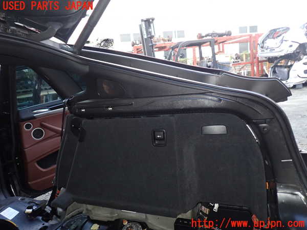 1UPJ-19837675]BMW アクティブハイブリッドX6 E72(AHX6)(FH44)右リアピラートリム 中古_m0001.jpg