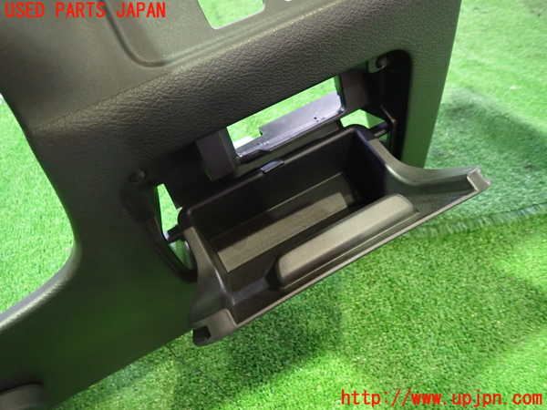 5UPJ-19847842]セレナ(GFC27)小物入れ2 中古_m0002.jpg