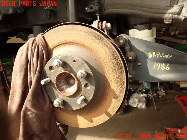 5UPJ-19864300]CX-5(KF2P)右リアナックルハブ 中古_m0001.jpg