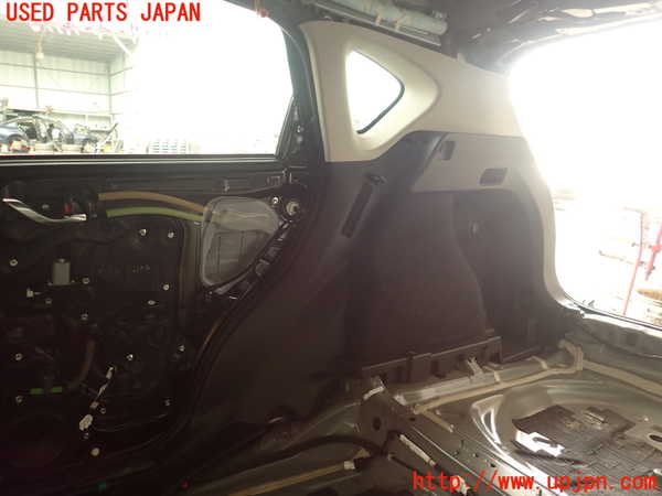 5UPJ-19867675]CX-5(KF2P)右リアピラートリム 中古_m0001.jpg