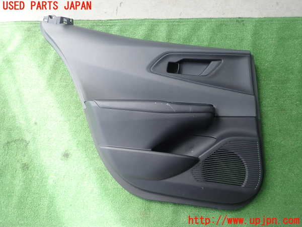 5UPJ-19891324]プリウス(MXWH60)左後ドア内張り 中古_m0001.jpg
