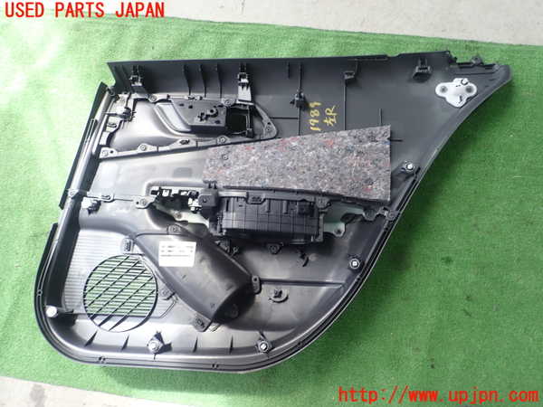 5UPJ-19891324]プリウス(MXWH60)左後ドア内張り 中古_m0004.jpg