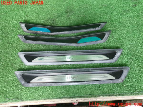 5UPJ-19907740]BMW 320d(8C20)(F30)(LCI)スカッフプレート 中古_m0001.jpg