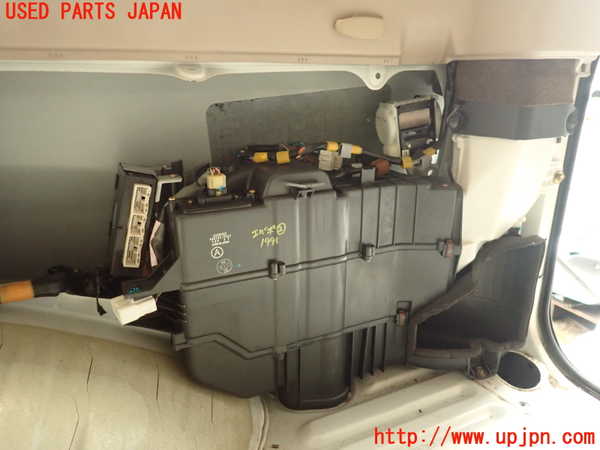 5UPJ-19916082]ランクル100系(UZJ100W)エバポレーター2 中古_m0001.jpg