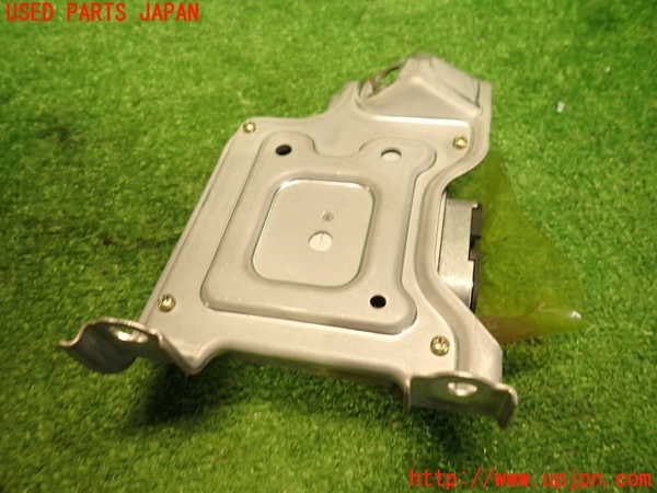 5UPJ-19916145]ランクル100系(UZJ100W)エアバッグコンピューター 中古_m0002.jpg