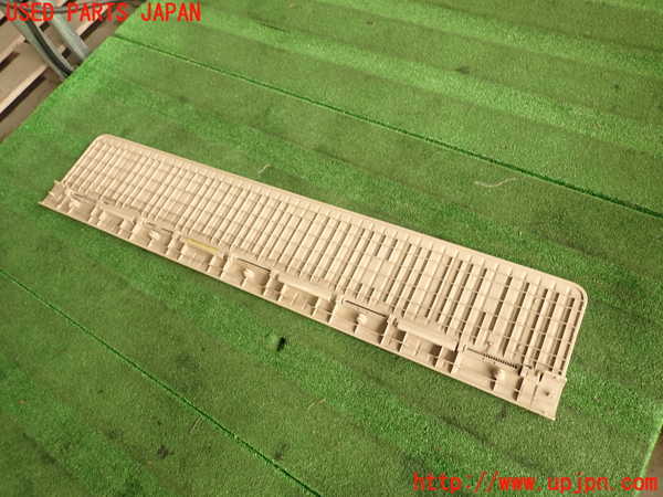 5UPJ-19917771]ランクル100系(UZJ100W)ラゲッジトレイ1 中古_m0005.jpg