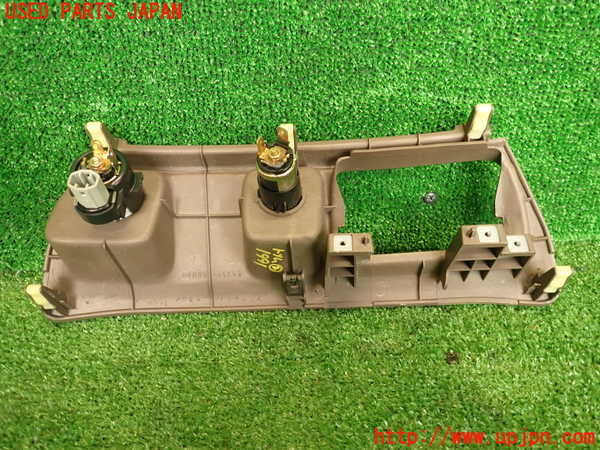 5UPJ-19917692]ランクル100系(UZJ100W)内装トリム類2 中古_m0002.jpg