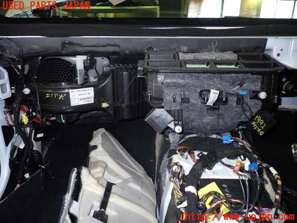 5UPJ-19926081]ベンツ SLC200 R172(172434)エバポレーター1 中古_m0001.jpg