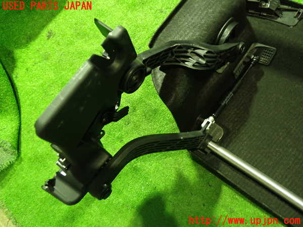 5UPJ-19927761]ベンツ SLC200 R172(172434)トノカバー1 中古_m0003.jpg