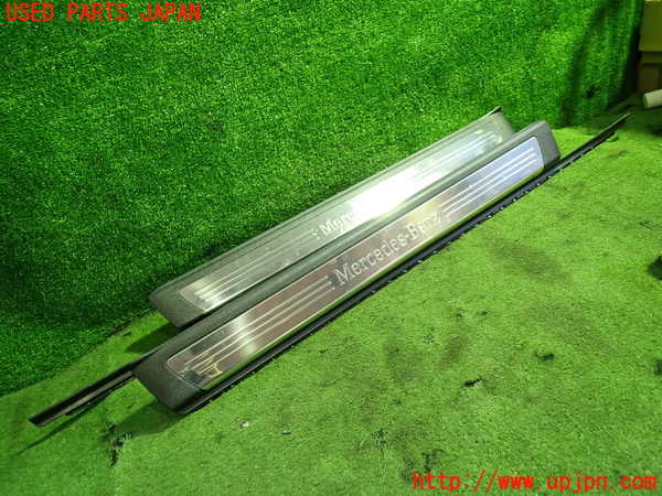 5UPJ-19927740]ベンツ SLC200 R172(172434)スカッフプレート 中古_m0001.jpg