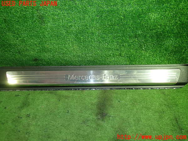 5UPJ-19927740]ベンツ SLC200 R172(172434)スカッフプレート 中古_m0002.jpg