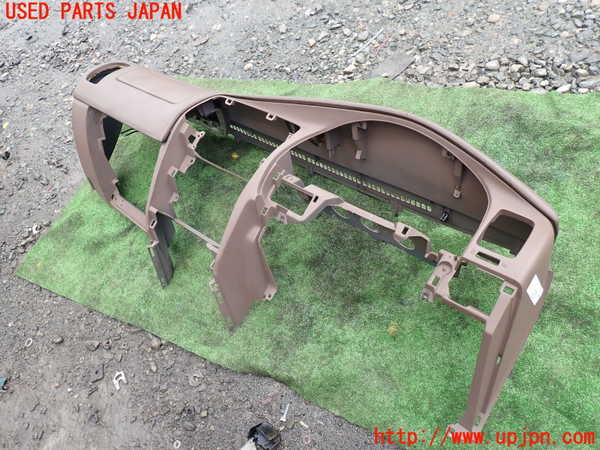 5UPJ-19937505]ハイラックスサーフ(RZN185W)ダッシュボード 中古_m0002.jpg