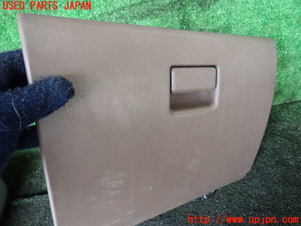 5UPJ-19937516]ハイラックスサーフ(RZN185W)グローブボックス1 中古_m0002.jpg