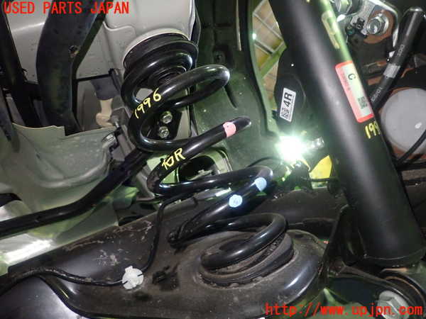 5UPJ-19965100]セレナ e-POWER(GC28)右リアスプリング 中古_m0001.jpg