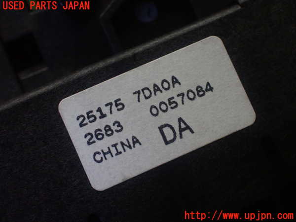 5UPJ-19966308]セレナ e-POWER(GC28)スイッチ3 (パーキングブレーキ) 中古_m0003.jpg