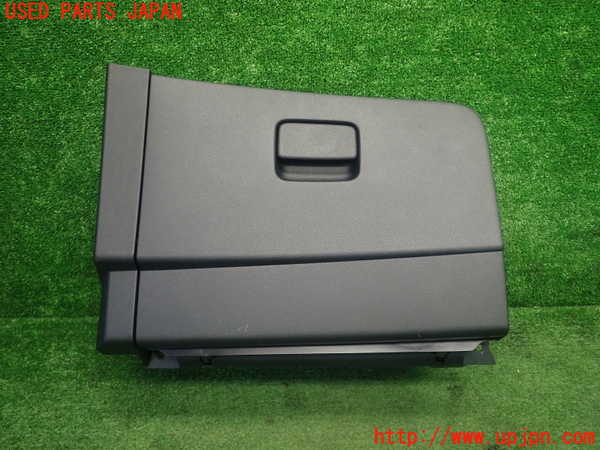 5UPJ-19967516]セレナ e-POWER(GC28)グローブボックス1 中古_m0001.jpg