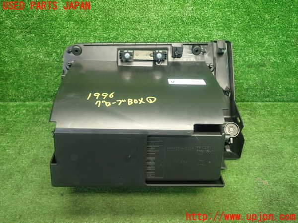5UPJ-19967516]セレナ e-POWER(GC28)グローブボックス1 中古_m0002.jpg