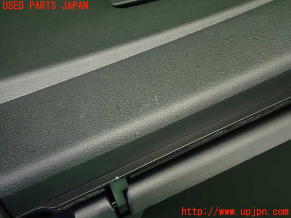 5UPJ-19967516]セレナ e-POWER(GC28)グローブボックス1 中古_m0005.jpg