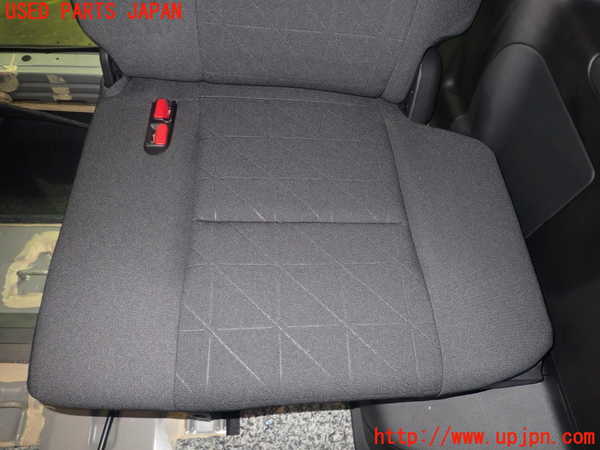 5UPJ-19967265]セレナ e-POWER(GC28)左3列目シート 中古_m0002.jpg