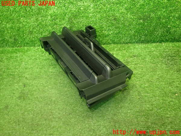 5UPJ-19967526]セレナ e-POWER(GC28)エアコン吹き出し口1 (右) 中古_m0003.jpg