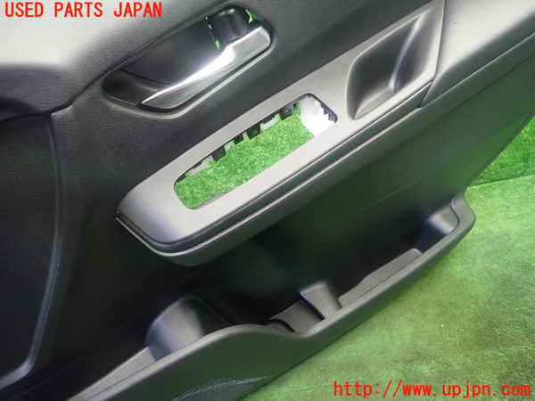 5UPJ-19961234]セレナ e-POWER(GC28)右前ドア内張り 中古_m0002.jpg
