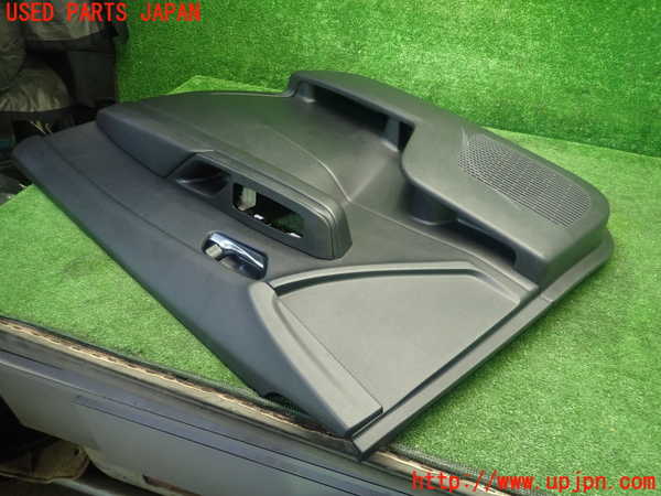 5UPJ-19961234]セレナ e-POWER(GC28)右前ドア内張り 中古_m0003.jpg