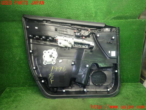 5UPJ-19961234]セレナ e-POWER(GC28)右前ドア内張り 中古_m0005.jpg
