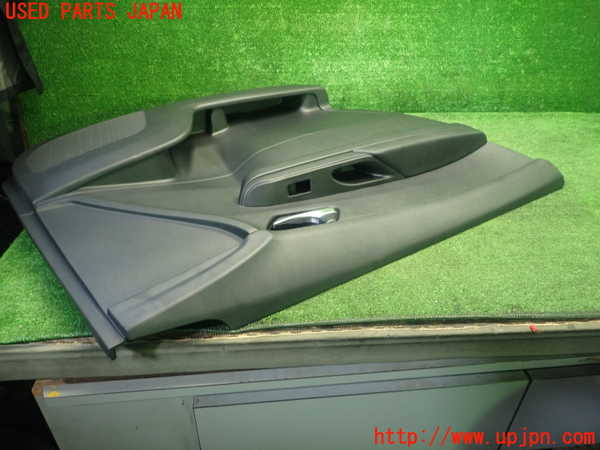 5UPJ-19961264]セレナ e-POWER(GC28)左前ドア内張り 中古_m0003.jpg