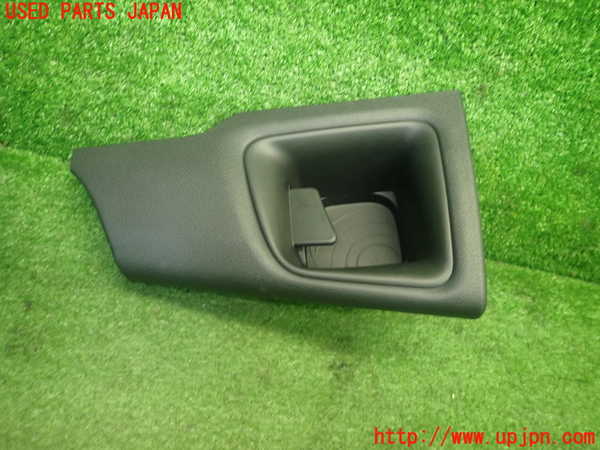 5UPJ-19967810]セレナ e-POWER(GC28)ドリンクホルダー 中古_m0001.jpg