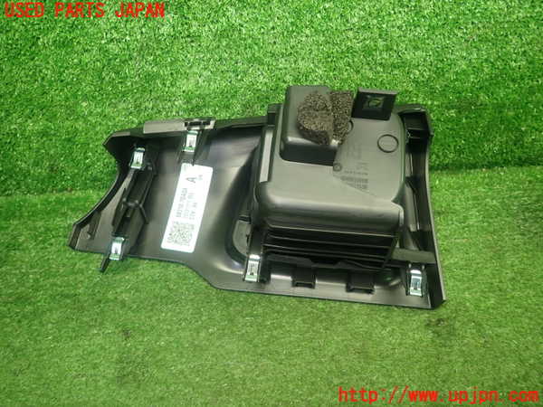 5UPJ-19967810]セレナ e-POWER(GC28)ドリンクホルダー 中古_m0003.jpg