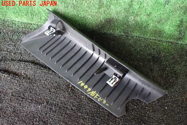 5UPJ-19977655]ジープラングラー アンリミテッド(JK38L)右フロントピラートリム 中古_m0002.jpg