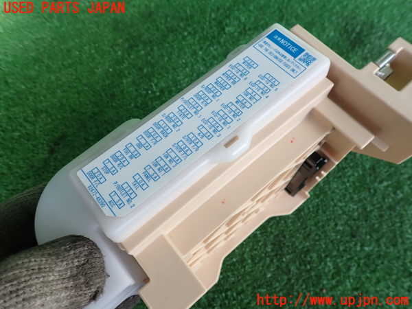2UPJ-19986741]ハリアー(ZSU60W)ヒューズボックス1 中古_m0002.jpg