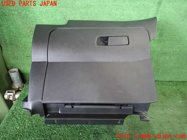 5UPJ-20007516]ノート オーラ(AURA) ニスモ(NISMO)(FE13)グローブボックス1 中古_m0001.jpg