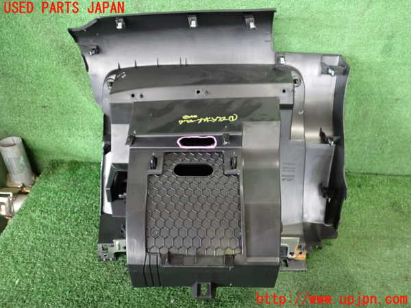 5UPJ-20007516]ノート オーラ(AURA) ニスモ(NISMO)(FE13)グローブボックス1 中古_m0005.jpg