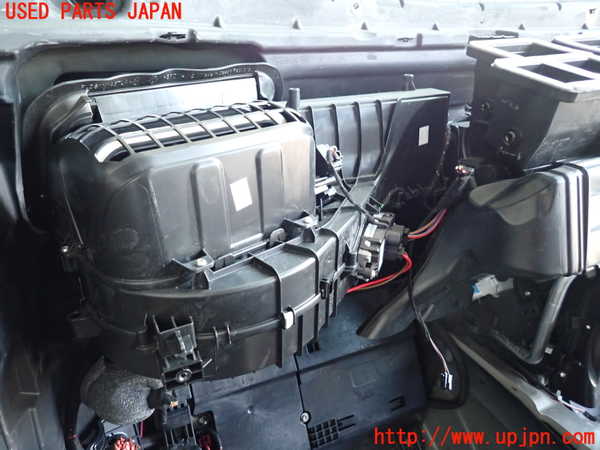 5UPJ-20036081]ベンツ B200 d(247012)(W247)エバポレーター1 中古_m0003.jpg