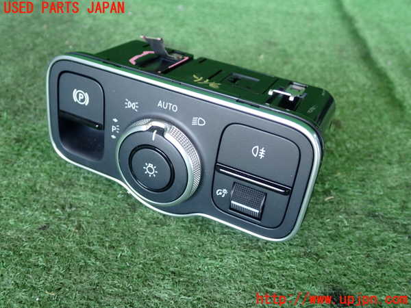 5UPJ-20036285]ベンツ B200 d(247012)(W247)ライトスイッチ 中古_m0001.jpg