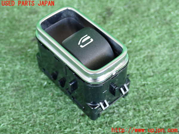 5UPJ-20036245]ベンツ B200 d(247012)(W247)左前パワーウィンドウスイッチ 中古_m0001.jpg
