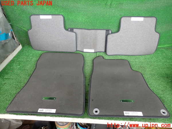 2UPJ-20037800]ベンツ B200 d(247012)(W247)フロアマット 中古_m0004.jpg