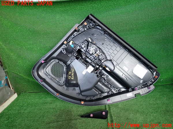 5UPJ-20031324]ベンツ B200 d(247012)(W247)左後ドア内張り 中古_m0002.jpg