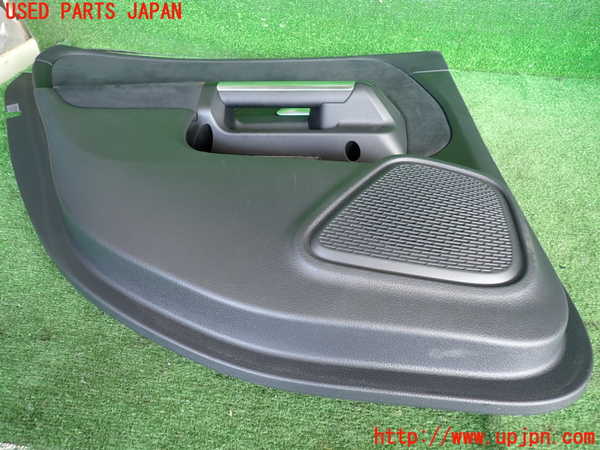 5UPJ-20031324]ベンツ B200 d(247012)(W247)左後ドア内張り 中古_m0004.jpg