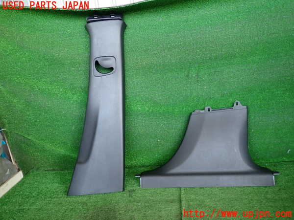 2UPJ-20037665]ベンツ B200 d(247012)(W247)右センターピラートリム 中古_m0001.jpg