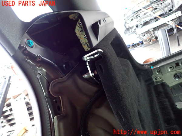 5UPJ-20037675]ベンツ B200 d(247012)(W247)右リアピラートリム 中古_m0004.jpg