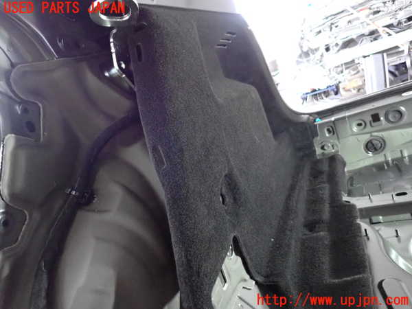 5UPJ-20037675]ベンツ B200 d(247012)(W247)右リアピラートリム 中古_m0005.jpg