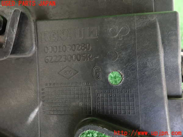 5UPJ-20041142]ルノー・メガーヌ R.S.(ルノー・スポール)(DZF4R)左ヘッドライトリム 中古_m0003.jpg