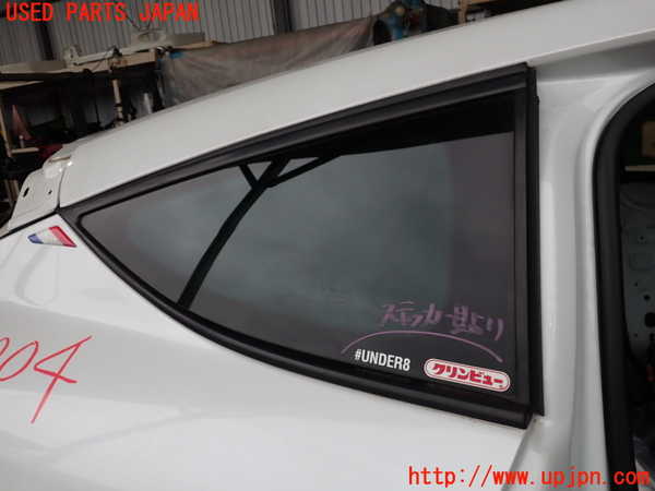 5UPJ-20041380]ルノー・メガーヌ R.S.(ルノー・スポール)(DZF4R)右クォーターガラス (43R-006723 M85) 中古_m0001.jpg