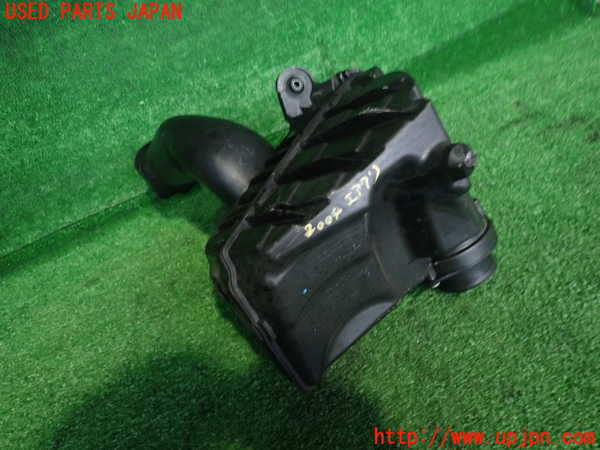 5UPJ-20042560]ルノー・メガーヌ R.S.(ルノー・スポール)(DZF4R)エアクリーナーボックス 中古_m0002.jpg