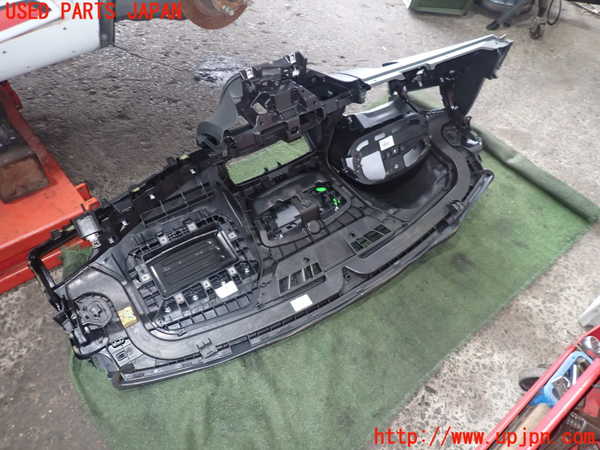 5UPJ-20047505]ルノー・メガーヌ R.S.(ルノー・スポール)(DZF4R)ダッシュボード 中古_m0003.jpg